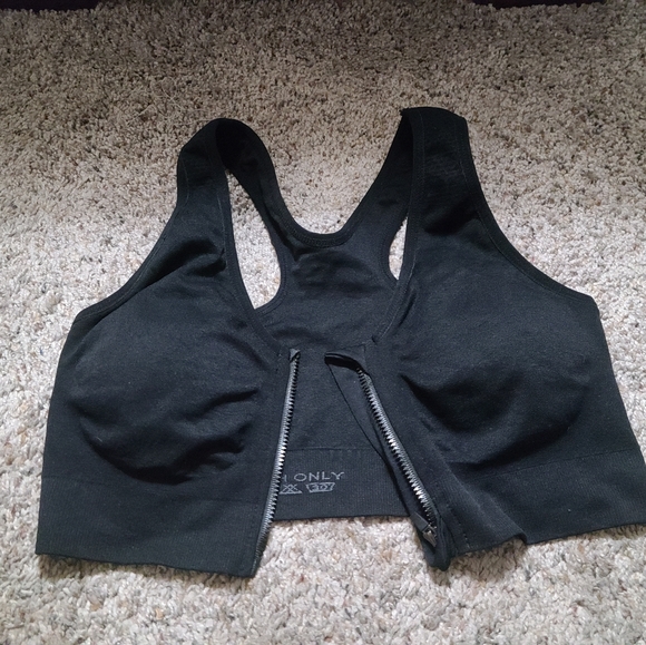 *NWOT* Black Wireless Support Bra - Picture 3 of 5
